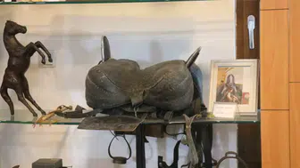 Tavan arasındaki çocukluk merakı, bugün bir halkın hafızasına dönüştü