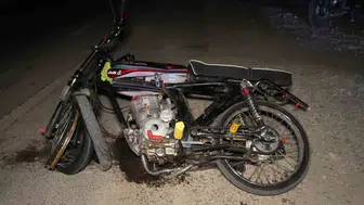 Kırıkkale'de motosiklet kazası: Trafik levhasına çarpan araç hurdaya döndü