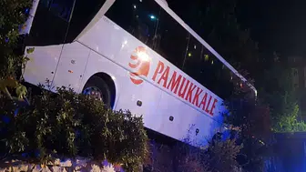 Gece yarısı dehşeti: Yolcu otobüsü kontrolden çıktı, 18 kişi hastanelik oldu