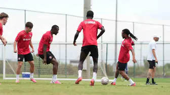 Burak Yılmaz yönetimindeki Çorum FK'da Antalya mesaisi tam gaz devam ediyor