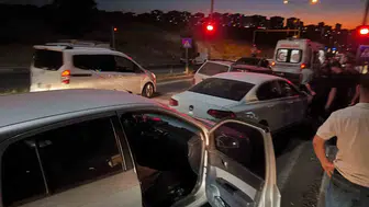 Siirt-Kurtalan yolunda akşam trafiğini birbirine katan zincirleme kaza