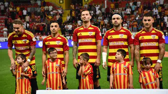 Yeşil sahalarda unutulmaz anlar: Minik kalpler futbolcularla omuz omuza