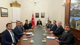 Kars'ta mülki idare zirvesi: Şehrin geleceği ve güvenlik masaya yatırıldı