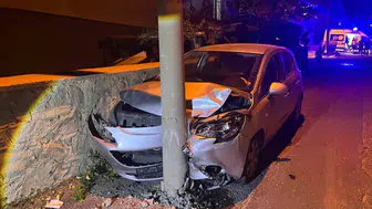 Niğde'de trafik dehşeti: Elektrik direğine çarparak durabildi