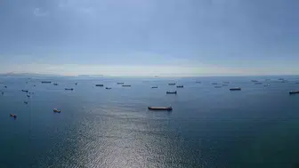 İstanbul Boğazı'nda devasa otopark krizi: Karadeniz'deki çatışmalar deniz ticaretini kilitledi