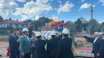 Arpalı’da kışa girerken büyük konfor: Doğal gaz meşalesi yandı