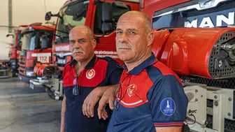 İzmir'in ikiz itfaiyecileri: 33 yıllık kader birliği aynı üniformada buluştu