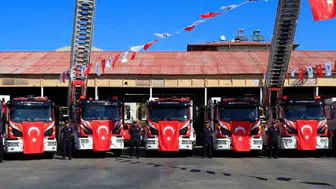 Antalya'da itfaiye filosuna 14 milyon euroluk dev takviye: Tescilsiz araçlar yangın sahasına koştu
