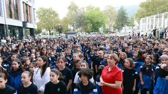 Osmangazi'de ders zili çaldı: Başkan Aydın miniklerin ilk gün coşkusuna ortak oldu