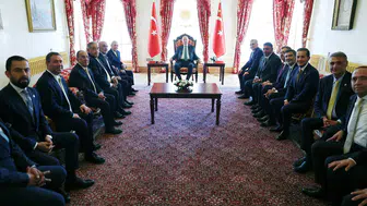 Dolmabahçe'de kritik zirve: Türk futbolunun zirvesindeki isimler bir araya geldi