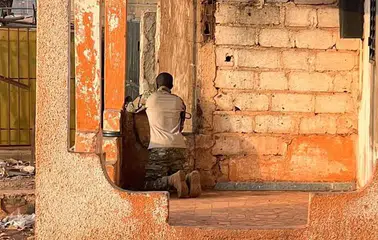 Mali'de şafak vakti dehşet: Başkent Bamako'da savunma hattı yarıldı