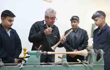 Kırşehirli gençler hem bağlama çalıyor hem de üretiyor