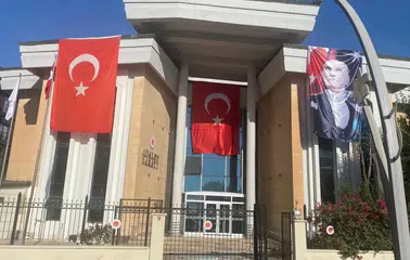 Kargo aracıyla kaçakçılık yapan şebekeye polis baskını