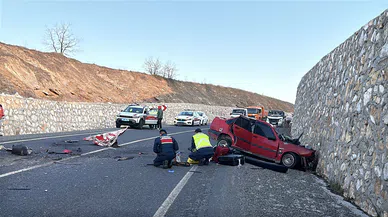 Otomobil ile kamyonet çarpıştı: Baba-oğul hayatını kaybetti!