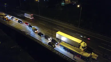 8 aracın karıştığı zincirleme kazada: 2 kişi öldü, 4 yaralı var!