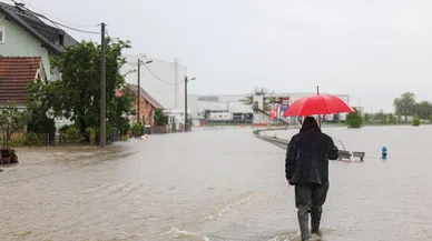 Şiddetli fırtına can aldı: 2 kişi hayatını kaybetti