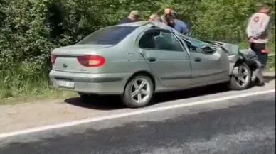 Yamaçtan kopan kaya parçaları otomobili ezdi: 2 çocuk 5 yaralı var!