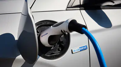 Plug-in Hibrit Skandalı: "Çevre Dostu" Araçlar Gerçekten Temiz Mi?