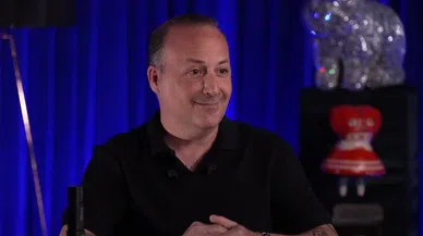 Tolga Çevik’ten üzücü haber: Bel fıtığı nedeniyle sahneye ara verdi