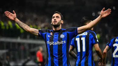 Hakan Çalhanoğlu, Inter'in UEFA listesinde yer aldı