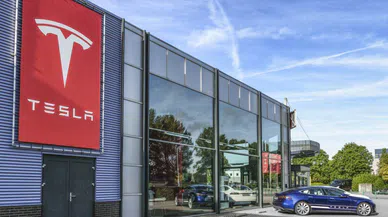 Elon Musk, Tesla'nın kilit ismini görevden aldı