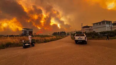 İzmir Yanıyor: Komandolar Sahada, 50 Bin Kişi Tahliye Edildi