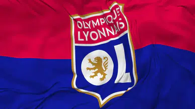 Olympique Lyon, Küme Düşmekten Kurtuldu