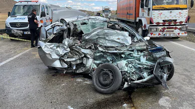 Ters Yöne Giren Otomobil Kamyonla Çarpıştı: 3 Ölü, 2 Yaralı
