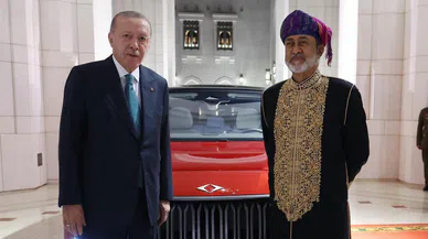 Umman Sultanı Heysem bin Tarık’a Kırmızı Togg Hediye Ettik