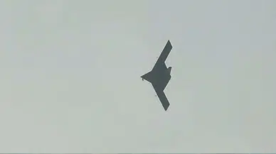 Çin'in yeni 'görünmez' uçağı: CH-7 havalandı