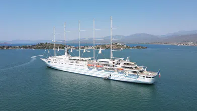 Dev yelkenli yolcu gemisi Club Med 2 Fethiye’ye geldi