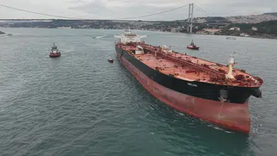 Saldırıya uğrayan dev tanker İstanbul Boğazı'nı kilitledi
