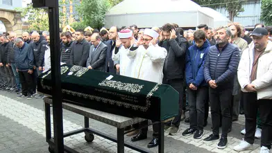 Maltepe'deki acı veda: 5 yaşındaki Gülce'nin tabutuna sedyeyle veda etti