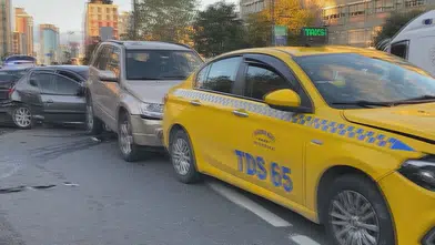 Barbaros Bulvarı'nda akşam trafiğini felç eden zincirleme kaza: 5 araç birbirine girdi