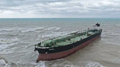 İstanbul kıyılarında devasa tehlike: Ham petrol tankeri karaya oturdu