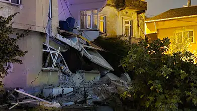 Zonguldak'ta sağanak felaketi: Boş bina büyük bir gürültüyle yerle bir oldu