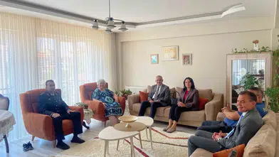 Alaşehir Kaymakamı şehit ailelerini evlerinde ziyaret etti