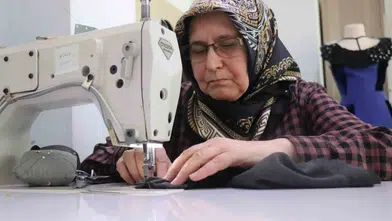 Emekli Remziye teyze dikiş kursunda kalabilmek için sınıfta kalmayı istiyor