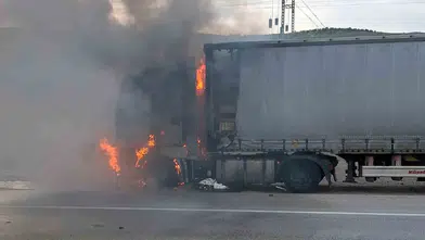Kırıkkale yolunda kereste yüklü tır küle döndü