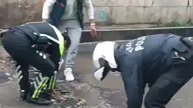Diyarbakır trafiğini tıkayan su birikintilerine polis müdahalesi
