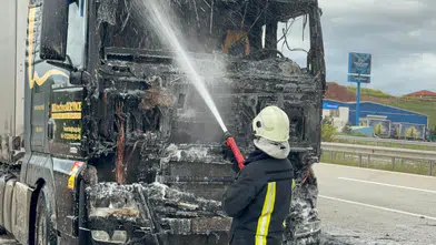 Kırıkkale yolunda kereste yüklü TIR alevlere teslim oldu