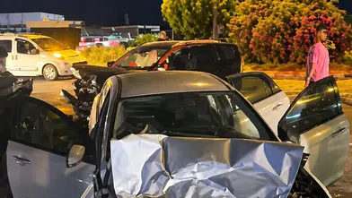 Yola çıkan köpeğe çarpan otomobil karşı şeritte dehşet saçtı