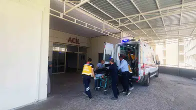 Siverek’te tarlada yemek yiyen 6 işçi hastanelik oldu