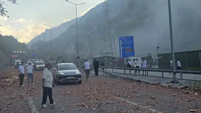 Maçka yolunda kiremit yüklü tır alevler içinde kaldı