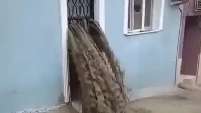 Manisa Salihli’de sel dehşeti bir kadını evinde yakaladı