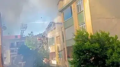 Tuzla'da alevler iki binayı birbirine kattı