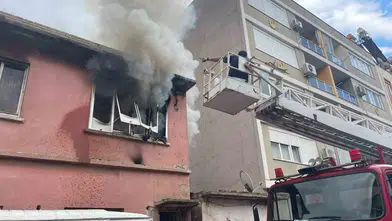 Antalya Muratpaşa'da bir ev alevlere teslim oldu