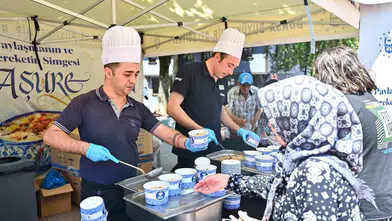 Bursa’da Muharrem ayı bereketi sokaklara taştı