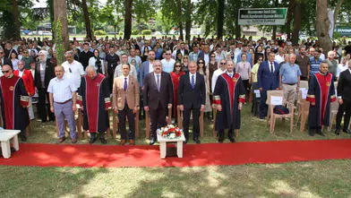 Samsun'da gençlerin büyük günü Üniversiteliler kepleri havaya fırlattı