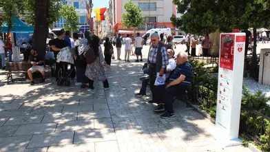 Denizli’nin kalabalık meydanlarına hayat kurtaran yerli cihazlar yerleştirildi